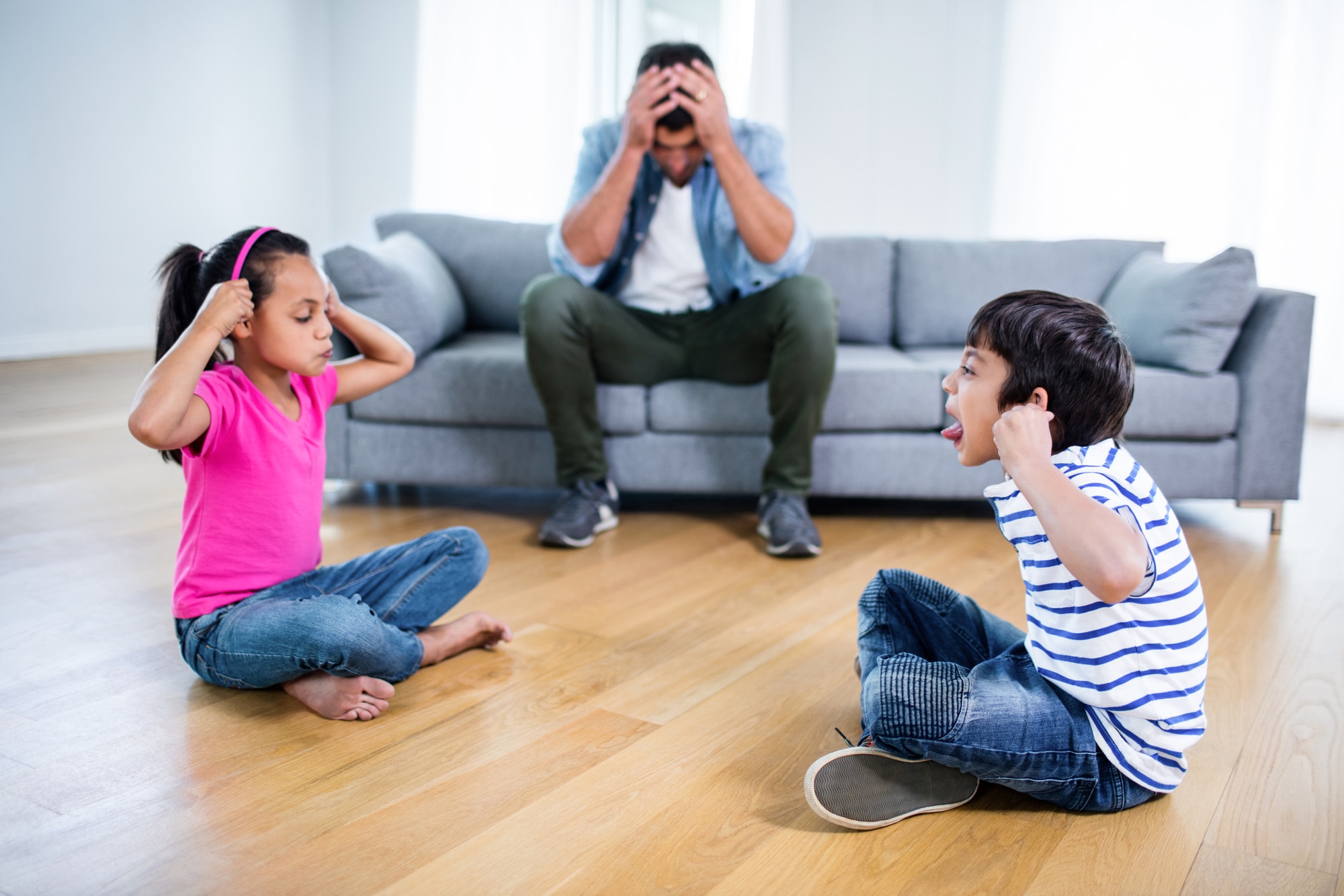 Father sit. Отец раздражен. Siblings Fighting Фотобанк Лори. Папа сидит с ребенком. Эгоцентризм у дошкольников.